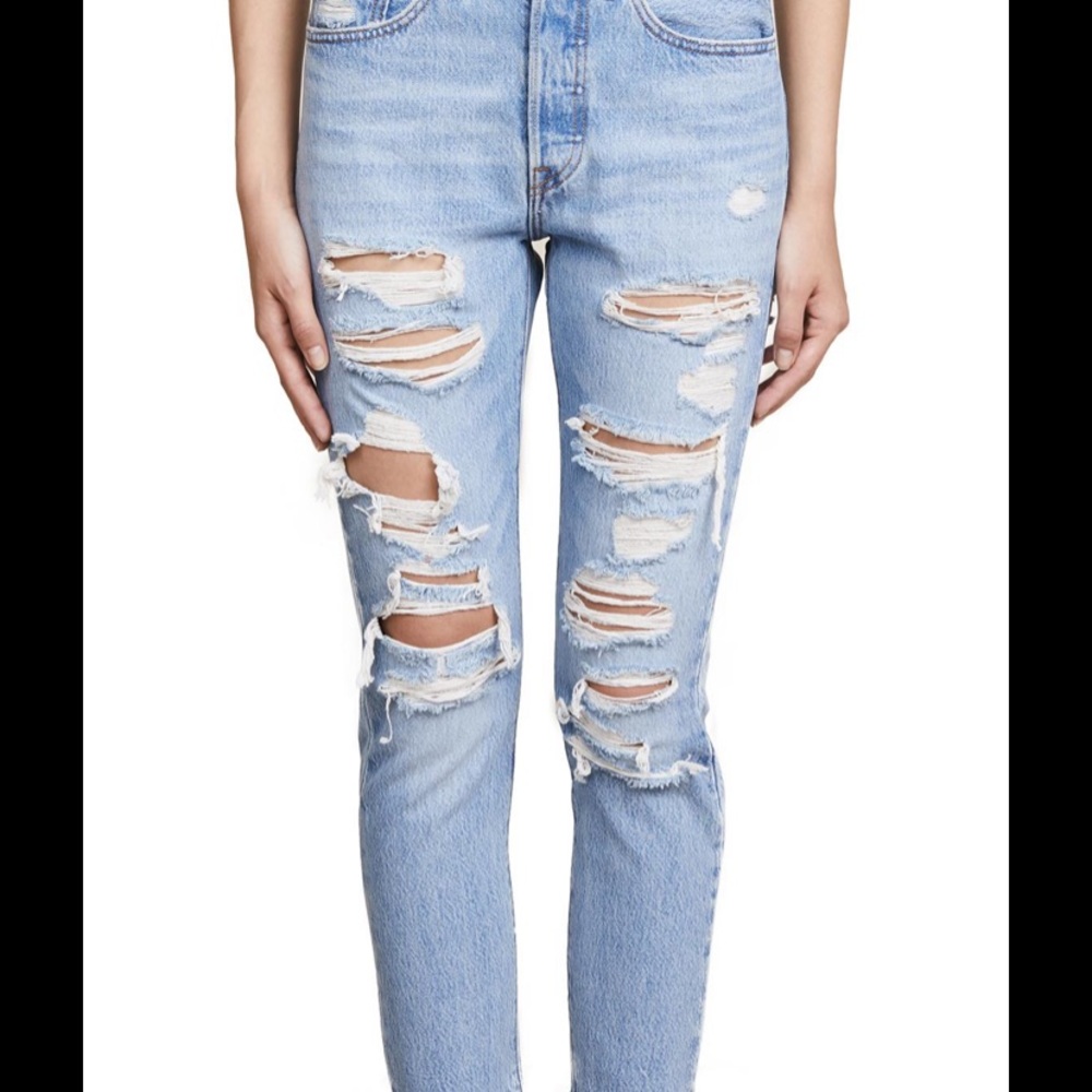 Levis 501 skinny in thrashed